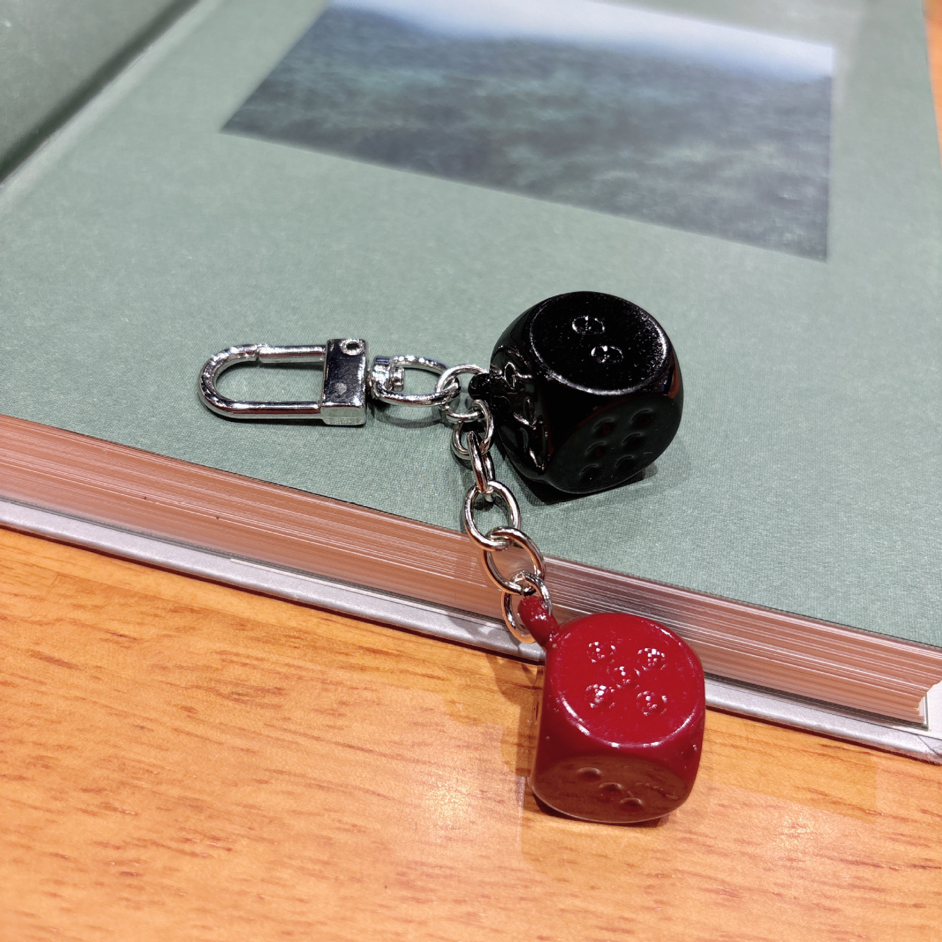 Designer keychain Metal colored dice keychain light luxury birthday gift for men and women Keychain wallet free shipping Halloween gift