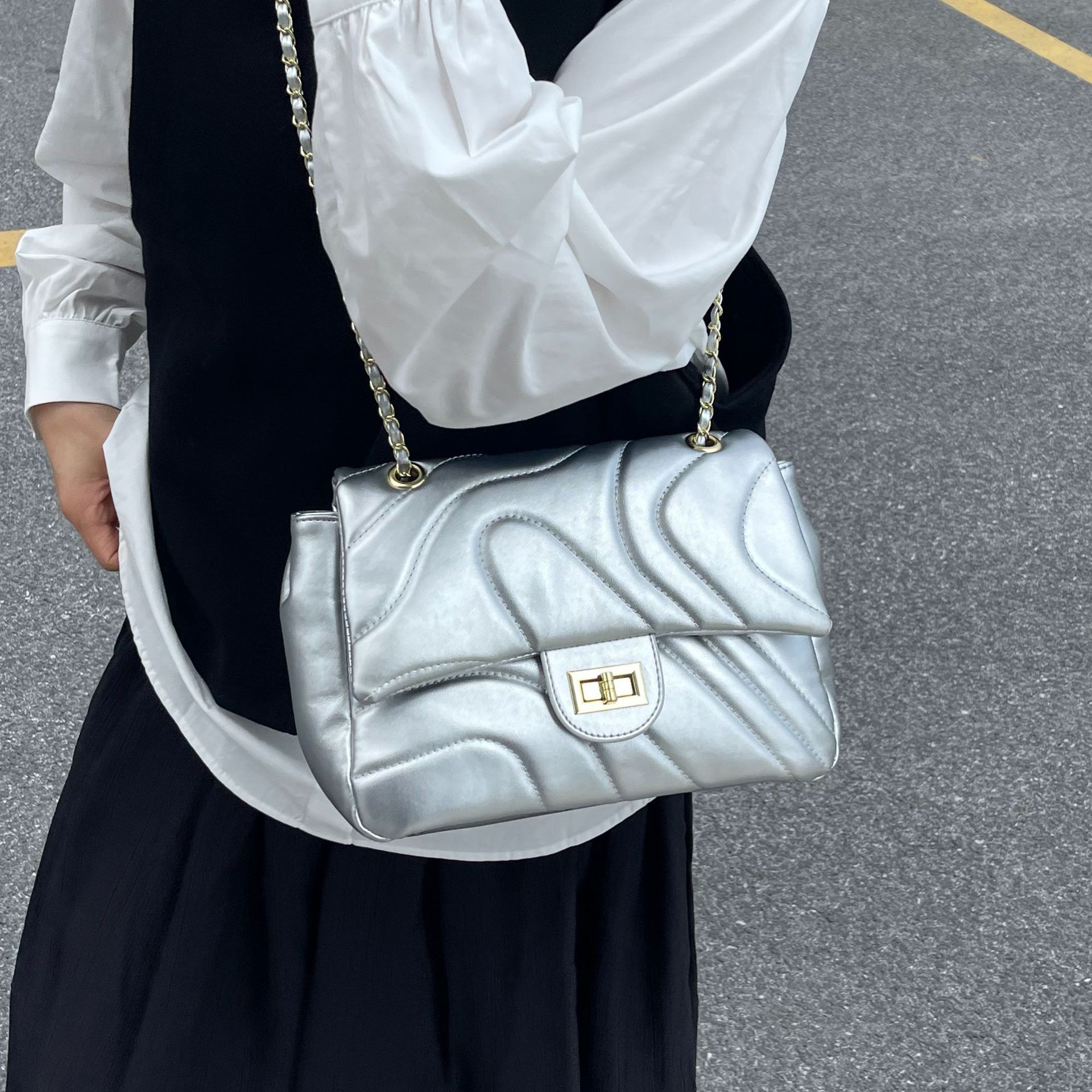 new Free delivery designer shoulder bag Fashionable and minimalist casual handbag with solid color design