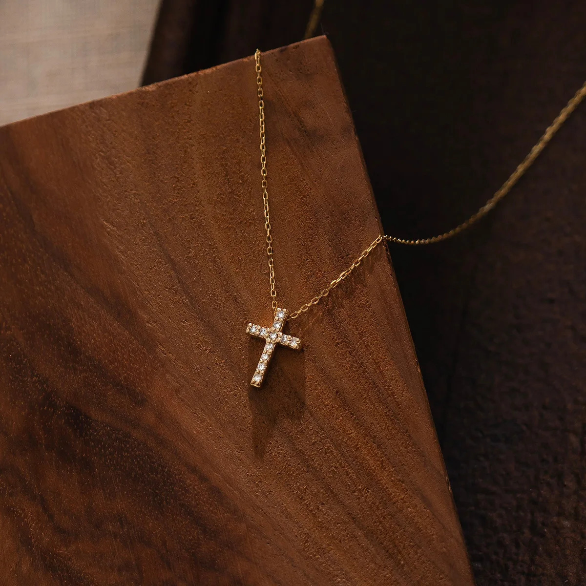 Cross Necklace for Women 18K Gold Plated Cross Choker Pendant Non Tarnish Waterproof Trendy Cute Simple Small Necklace 251020