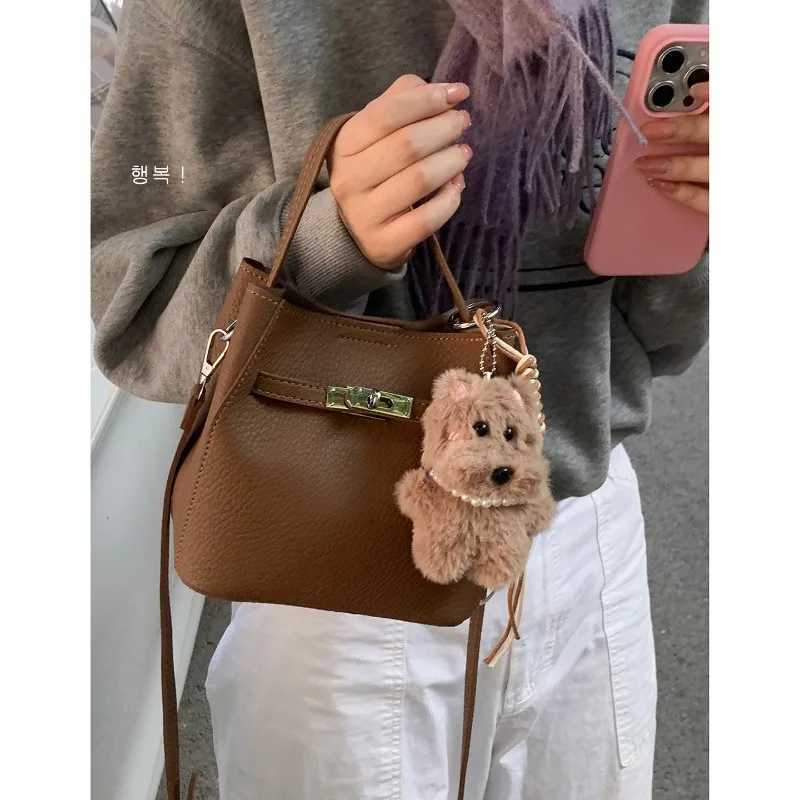 Autumn Pebbled Leather Bucket Bag 2025 New Minimalist Tote Crossbody Versatile Shoulder Bag for Women Y251027