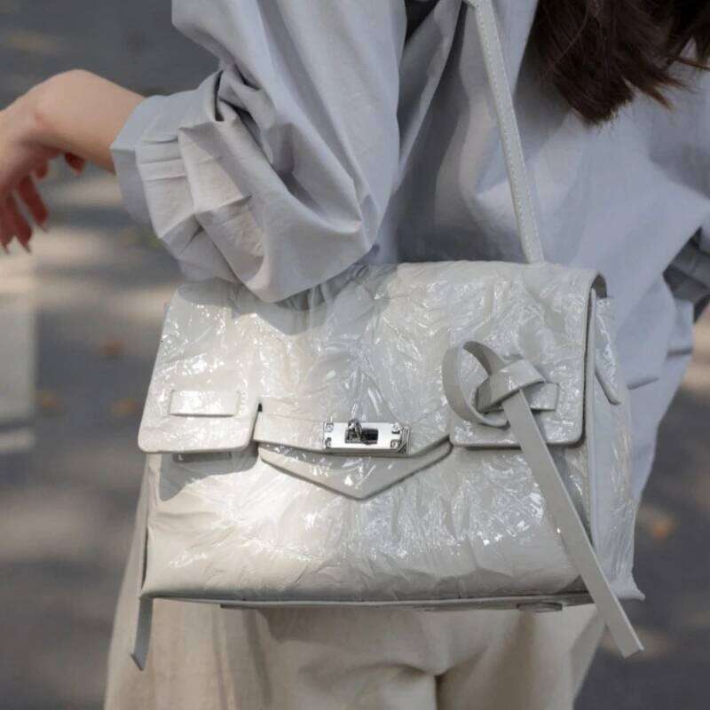 Niche Design New Women's Handbag Fashionable Large Capacity Single Commute Shoulder High Level Girls Postman Crossbody Bag Suotong1027