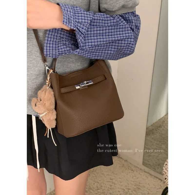 Autumn Pebbled Leather Bucket Bag 2025 New Minimalist Tote Crossbody Versatile Shoulder Bag for Women Y251027