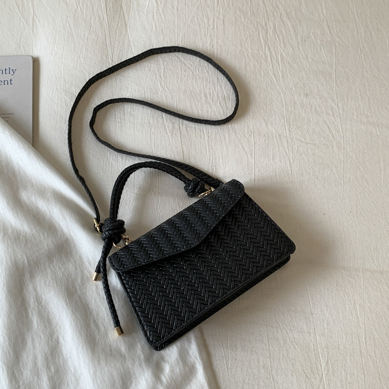 Minimalist fashion small square bag winter new woven texture solid color handbag casual retro luxury women's shoulder bag elegant designer bag