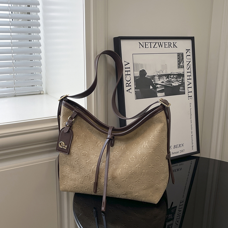 2025 New Women's Fashion Shoulder Bag, Casual, Simple, Advanced, Classic Banquet Bag, Women's Spring Multi functional Essential Handheld Sho