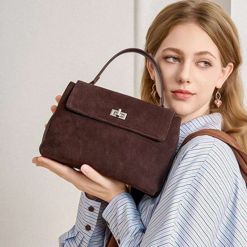 Fashionable Cowhide Shoulder Bag, a new niche high-end genuine leather single-shoulder handbag for office workers.