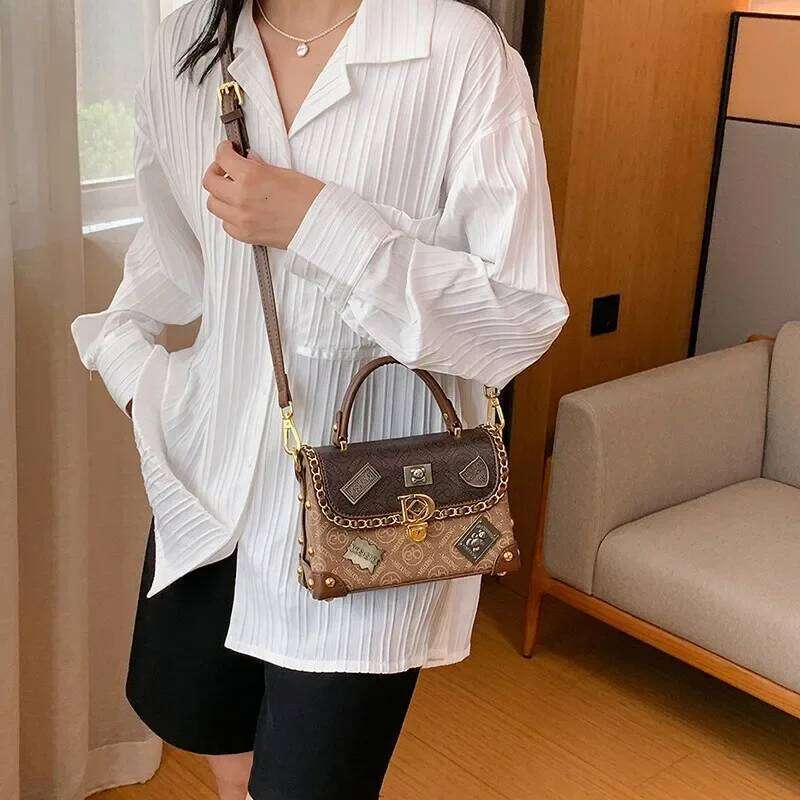 Luxurious Texture Handbag Women's Personal Emblem Trendy Shoulder Retro Fashion Popular Crossbody Bag Square Shape PU Leathe