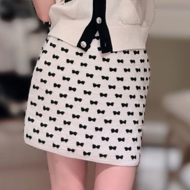 Chan Women's Black White Bow Semi Skirt Wool Blend Designer Luxury Elastic Waist Mini A-Line Bodycon French Elegant 2025 Winter New High Quality 