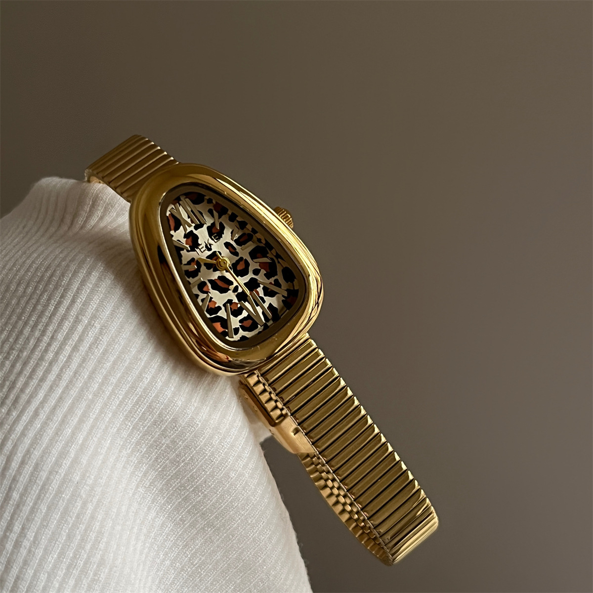 Designer Watch IEKE Vintage Style Snake Head Leopard Print Watch For Women, Luxury Niche Light Luxury Elegant Quartz Watch