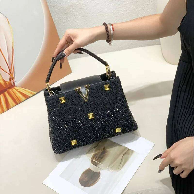 2025 Fashion New Desgin Dias Women's Handbags Ladies Leather Rivets Shoulder Crossbody Bag Evening Party Shell Bags