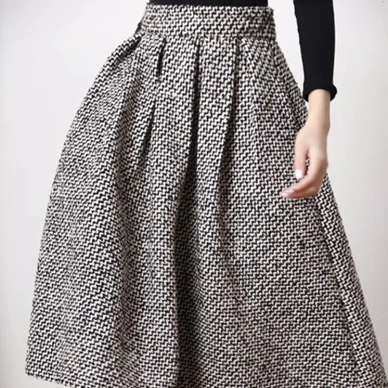 Matakawa Woolen Faldas Mujer Plaid Vintage Thick Autumn Winter Korean Fashion Women Skirts High Waist Aline Retro Long Skirt 251027