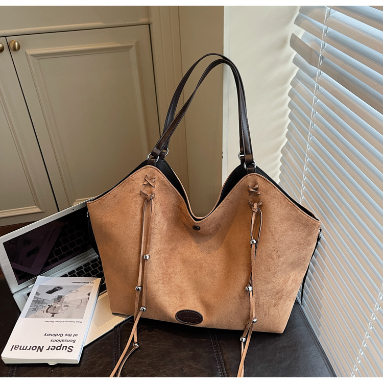 Free shipping designer bag Frosted Bag Women Casual Handheld Shoulder Bag Autumn New Large Capacity Commuter Tote Bag