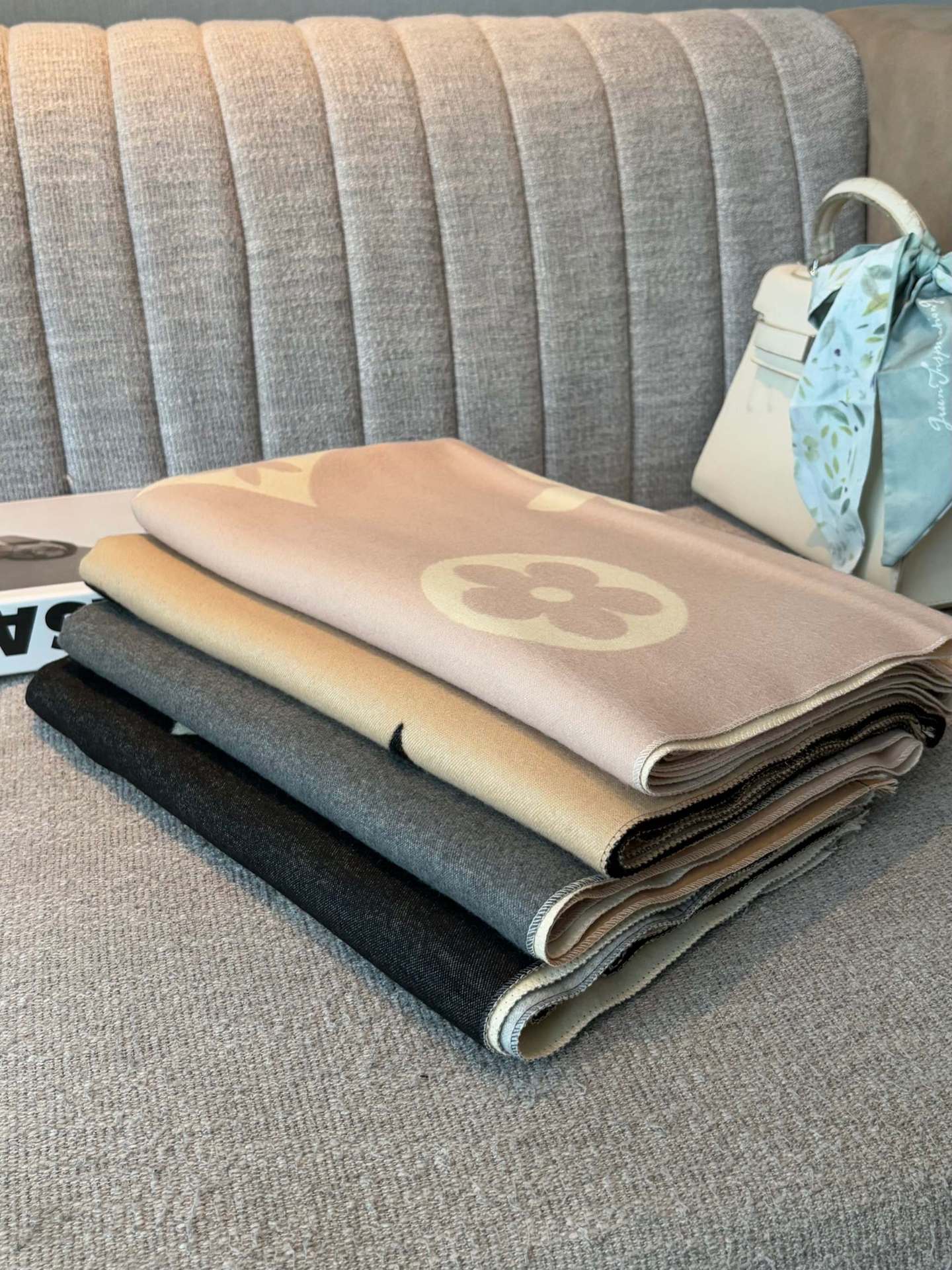 Luxury Women's Scarf Double-sided Shawl Premium Designer Thickened Blanket Fashion Pattern Gradient Color 180*65cm