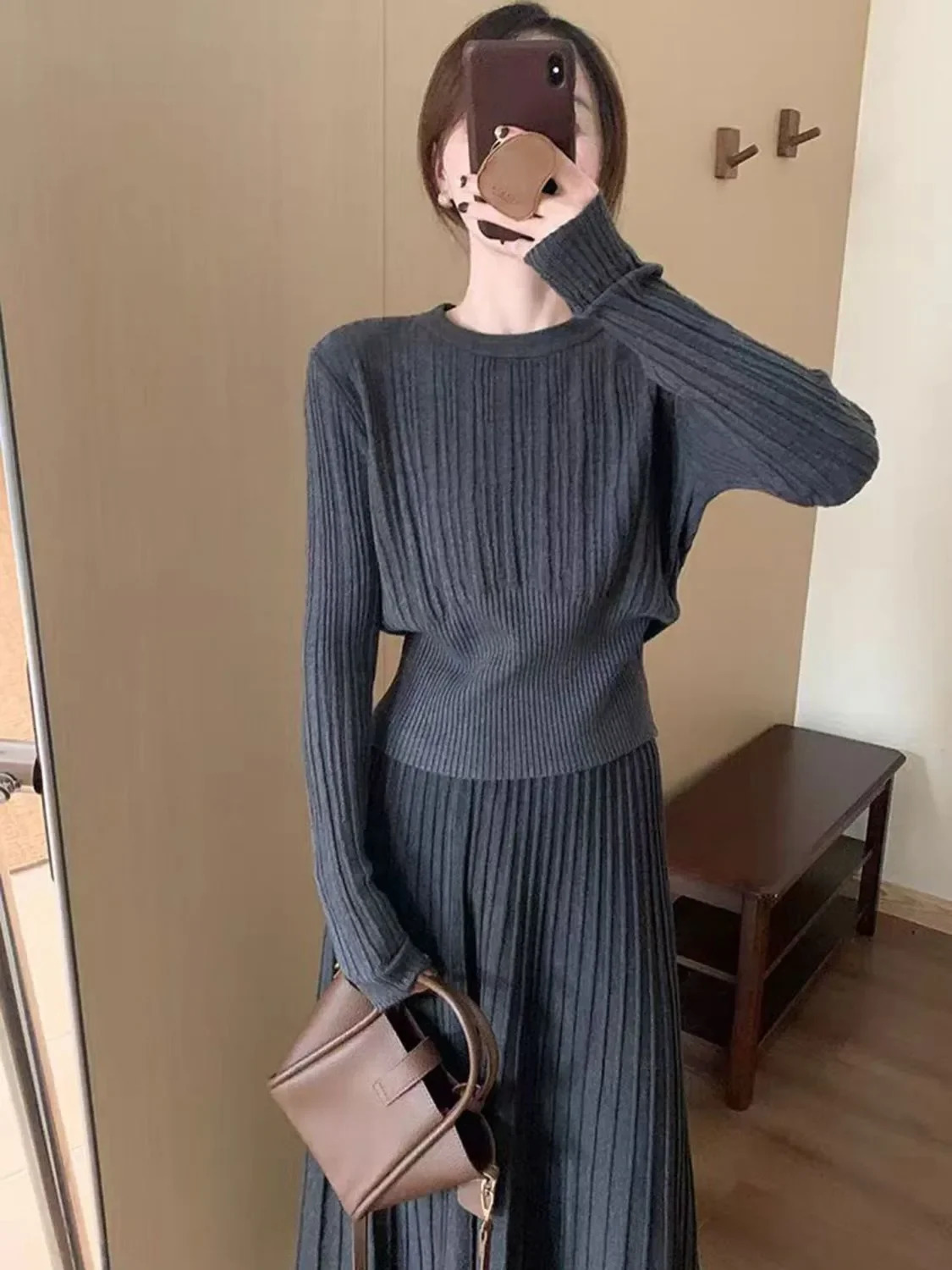 French Highend Gray Knitted Dress for Women Early Autumn Small Temperament Long Skirt Suit 251023