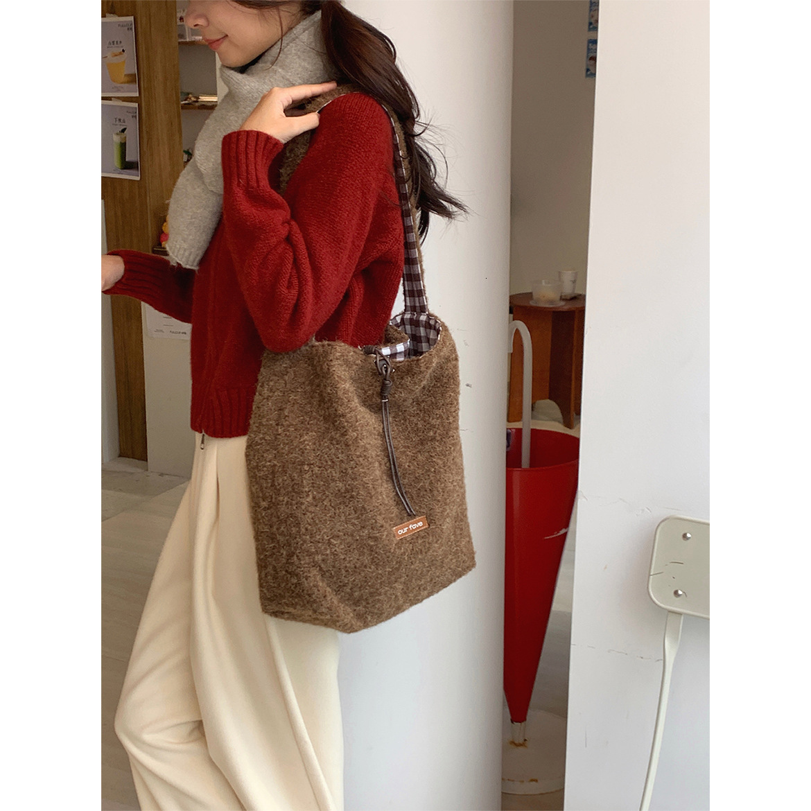 Designer's autumn and winter new soft plush bucket bag, single shoulder crossbody bag, large capacity double-sided cloth bag