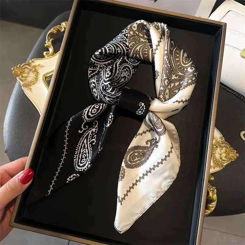 Luxury Silk Scarfs Square Scarf Korean Fashion Kerchi Popar Silk Scarves Band Wraps Scarf Decoration Shawl 7070CMW251027