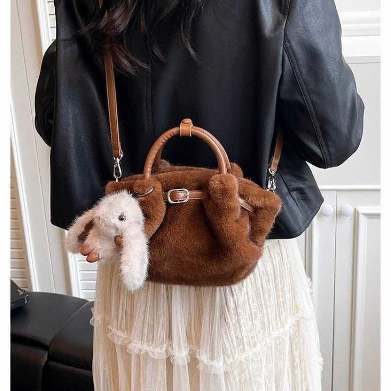 Luxury Womens Shoulder Bag Crafted From Premium Leather Featuring Paris Style And Casual Elegant Vintage Look Y251027