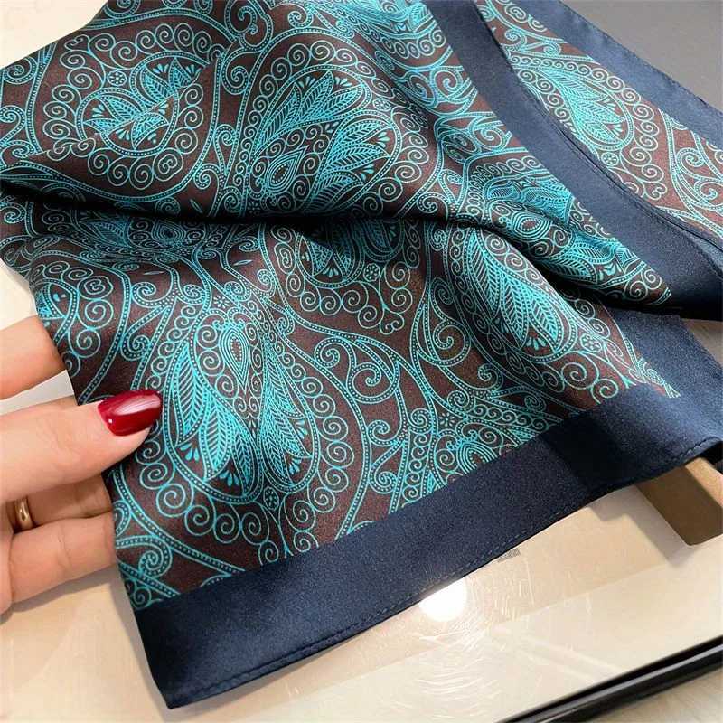 Luxury Paisy Print Square Scarf Sunscreen Ladies Neck Kerchi UV Protection Wrap Wen Fashion AccoryW251027