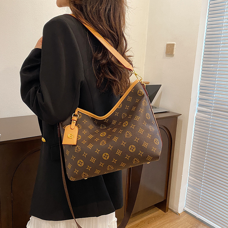 Free delivery designer shoulder bag Simple casual crossbody bag comfortable fashionable high-end style