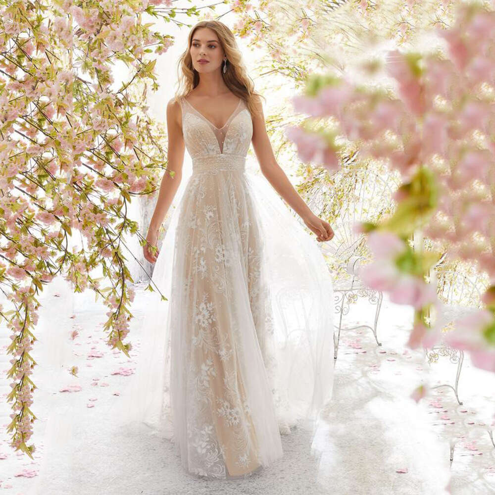 2025 New Sexy Design Fashion V-neck Sleeveless Lace Wedding Dress Gown