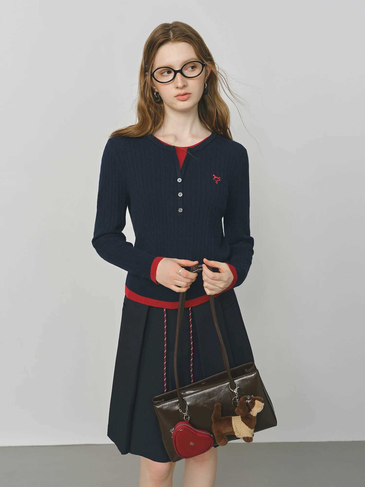 FSLE Fake Twopiece Design Cable Knit Sweater for Women 2025 Autumn New Slim Fit Embroidered Contrast Color Top 25FS13297T251027