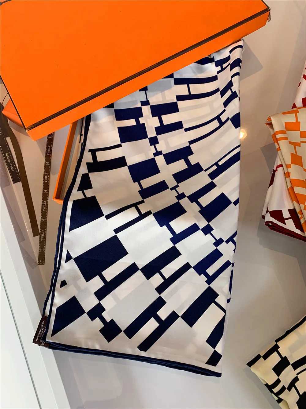 90cm Square Scarf Luxury Twill Silk Rold Scarf Hijab Brand Wen Scarf Handmade Curd Ladder Ladies Foard band BandanaW251027