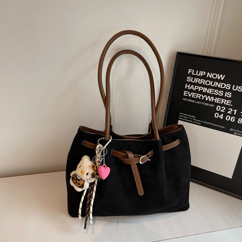 Designer Women's Velvet Bread Large Capacity Autumn/Winter New Style Fashion Versatile Matte Retro Shoulder Bag Commuter Handbag