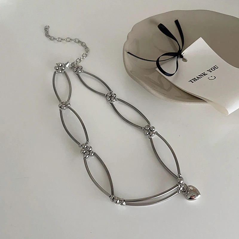 Vintage Metal Heart Pendant Necklace for Women Personalized Trend Interlace Collar Chain Silver Color Accessories Jewelry Gifts 251023