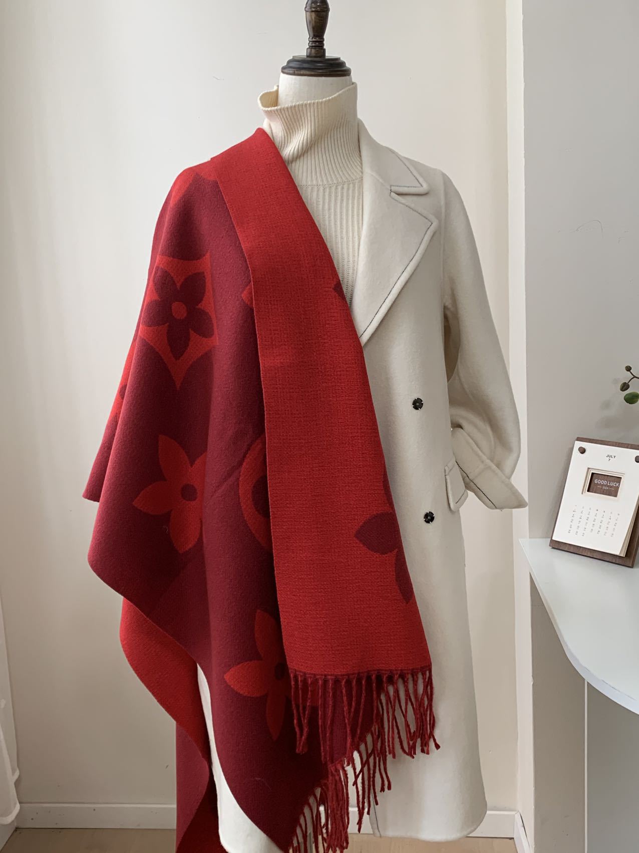 Free shipping Designer Scarves 2025 New Autumn Winter Fashion Versatile Light Luxury Double sided Shawl Scarf Long for Women black