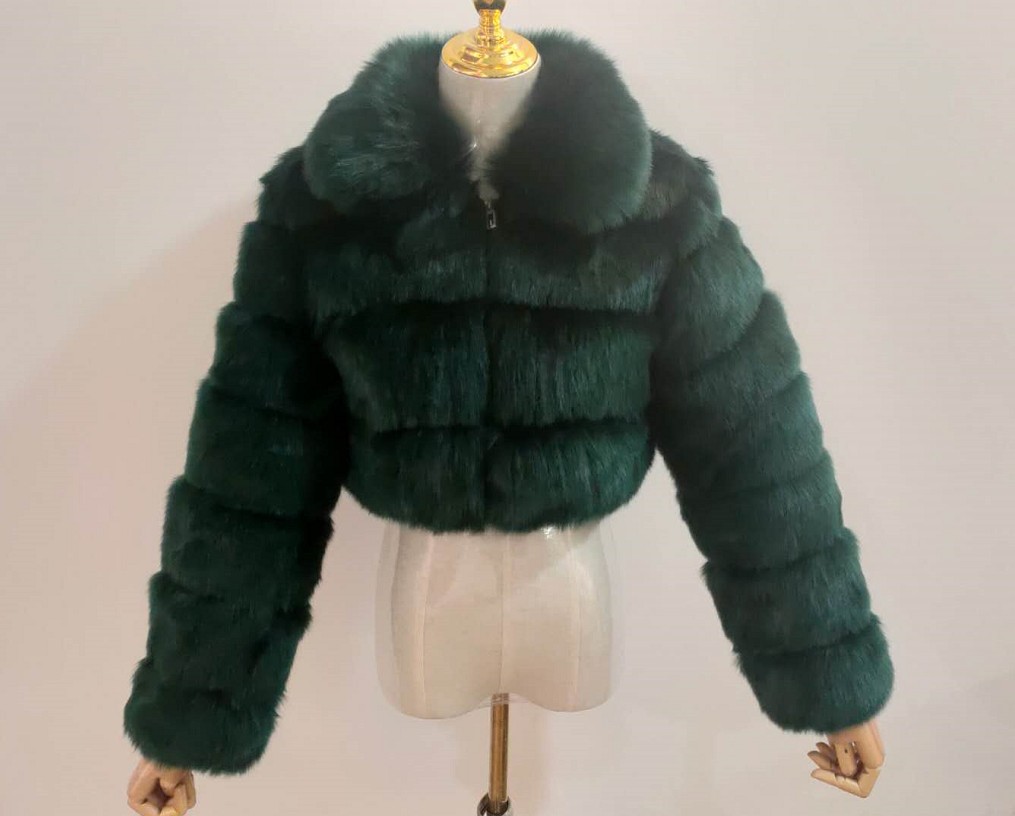 Elegant Ladies' Short-Collar Jacket Featuring Plush Fake Fox Tail Sleeves & Stylish Fur-Like Finish