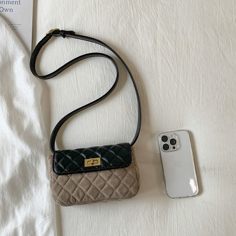 new Free delivery designer shoulder bag Simple handbag with solid color design essential for daily commuting