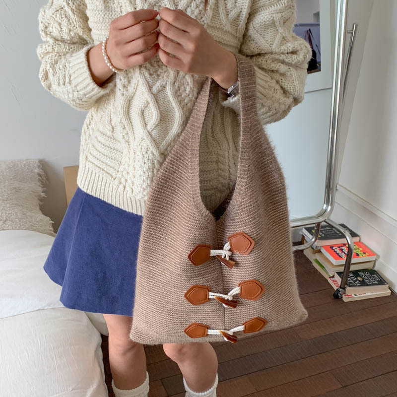 Leisure large capacity knitted armpit bag autumn and winter new fashion versatile style simple niche design women's handbag designer bag