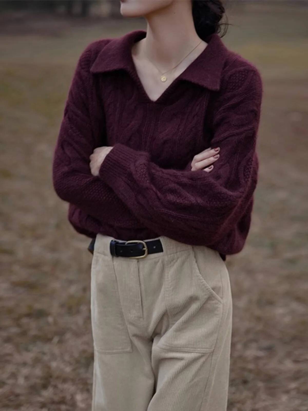 Retro Blue Twist Lapel Cashmere Sweater Women Wear Lazy Wind Pullover In Autumn And Winter.