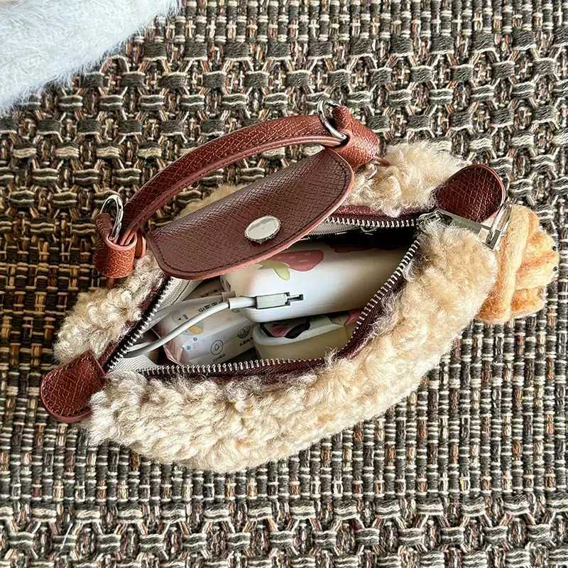 French Niche Popular Dumpling Bag for Women 2024 Winter New Korean Version Oneshoulder Crossbody Bag Lamb Bag Handheld Fur Bag Y251027