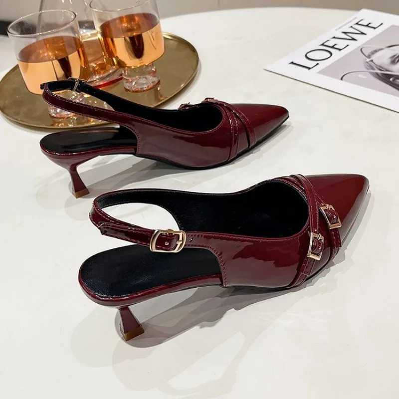 Hot Seller 2025 Crossknot Kitten Heels Womens Pointy Patent Leather Stiletto Slingbacks Beige White Temperament Party SandalsXJ251027
