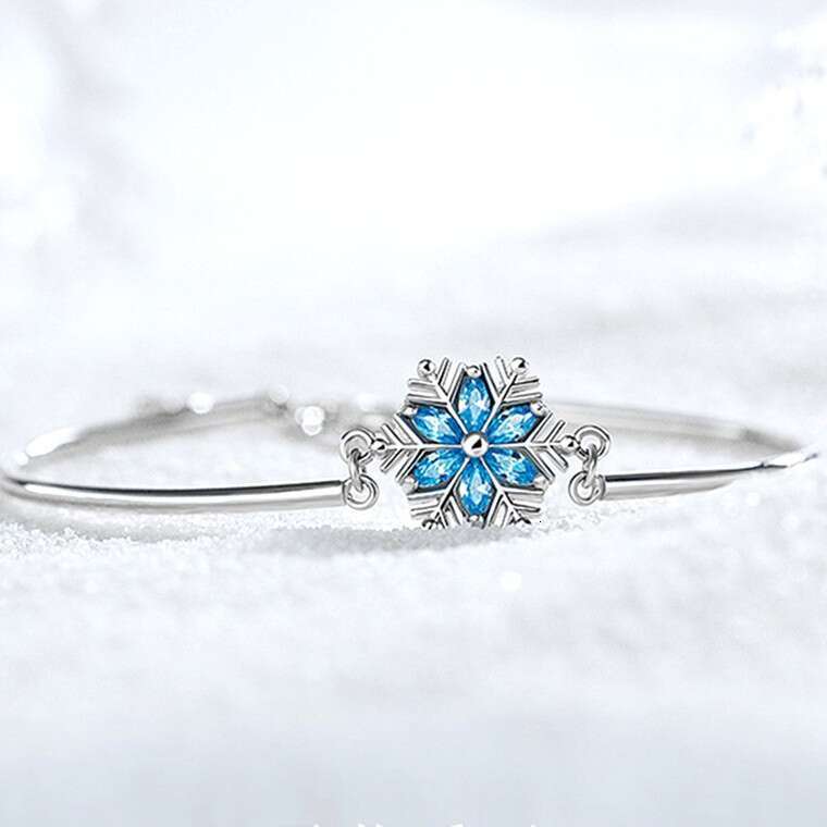Japanese and Korean Simple Small Blue Zircon for Women Fashionable Elegant Fresh Christmas Gift Snowflake Bracelet