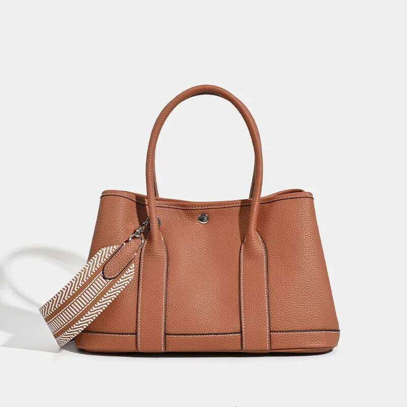 High-Quality Fashionable Large Capacity Single Shoulder Handbag Commuter Tote Bag Bucket Shape Soft Polyester Lining