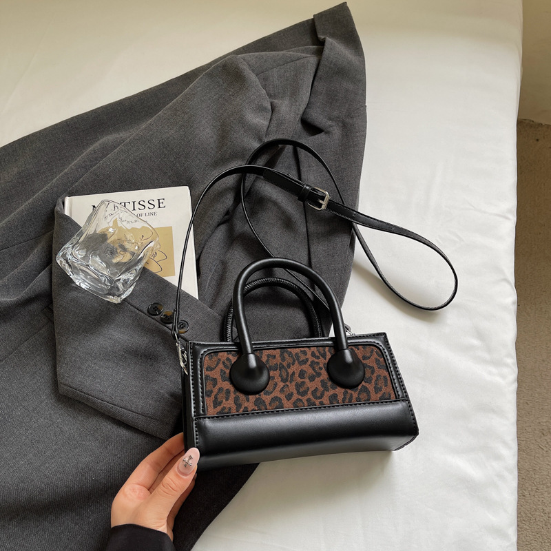 Korean style niche design handbag autumn and winter new elegant casual leopard print design armpit bag versatile fashion women's shoulder bag lux
