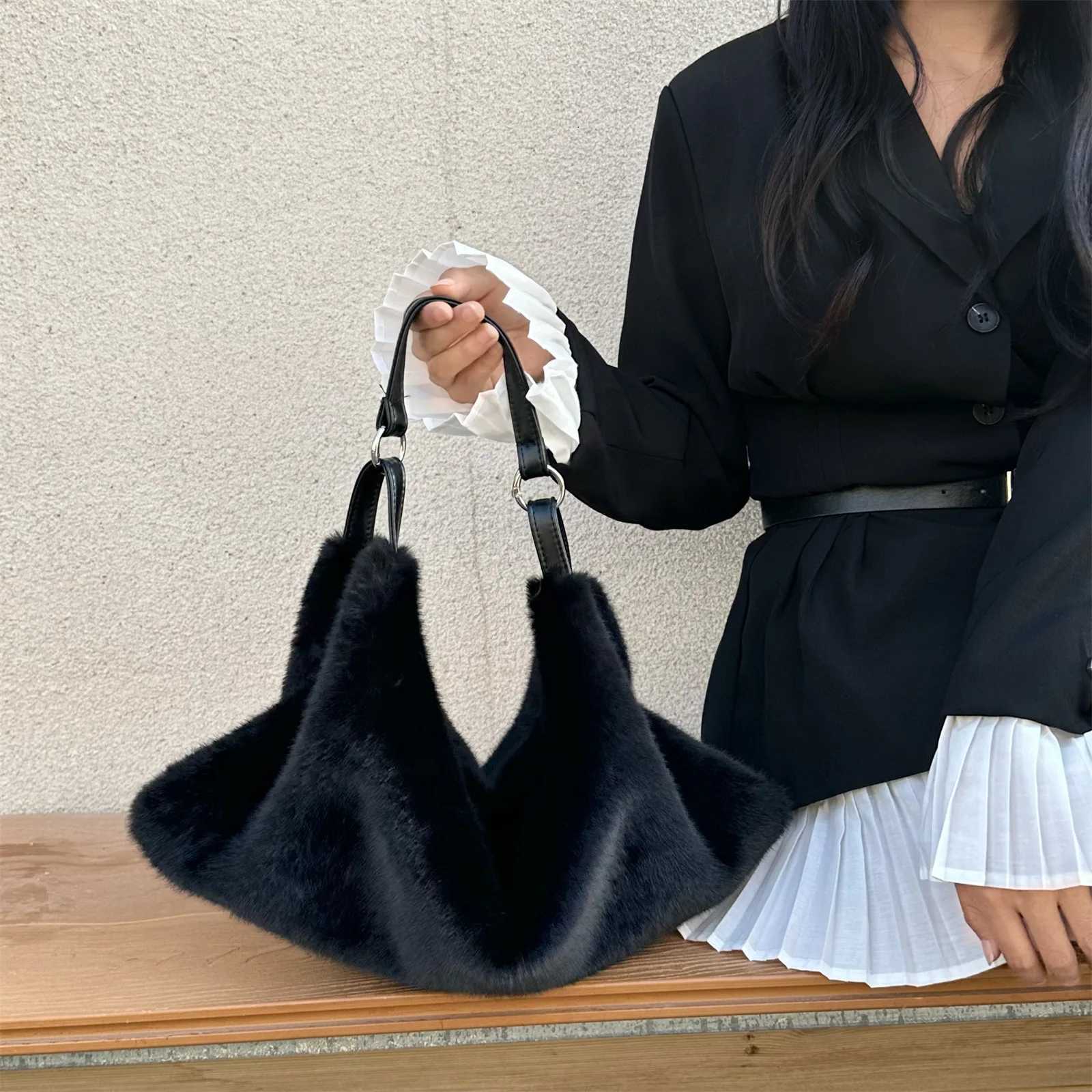 Womens Plush Crossbody Bag Single Shoulder Handbag Large Capacity Casual Autumn Winter Fur Bag Fashionable AllMatch Bag Y251027