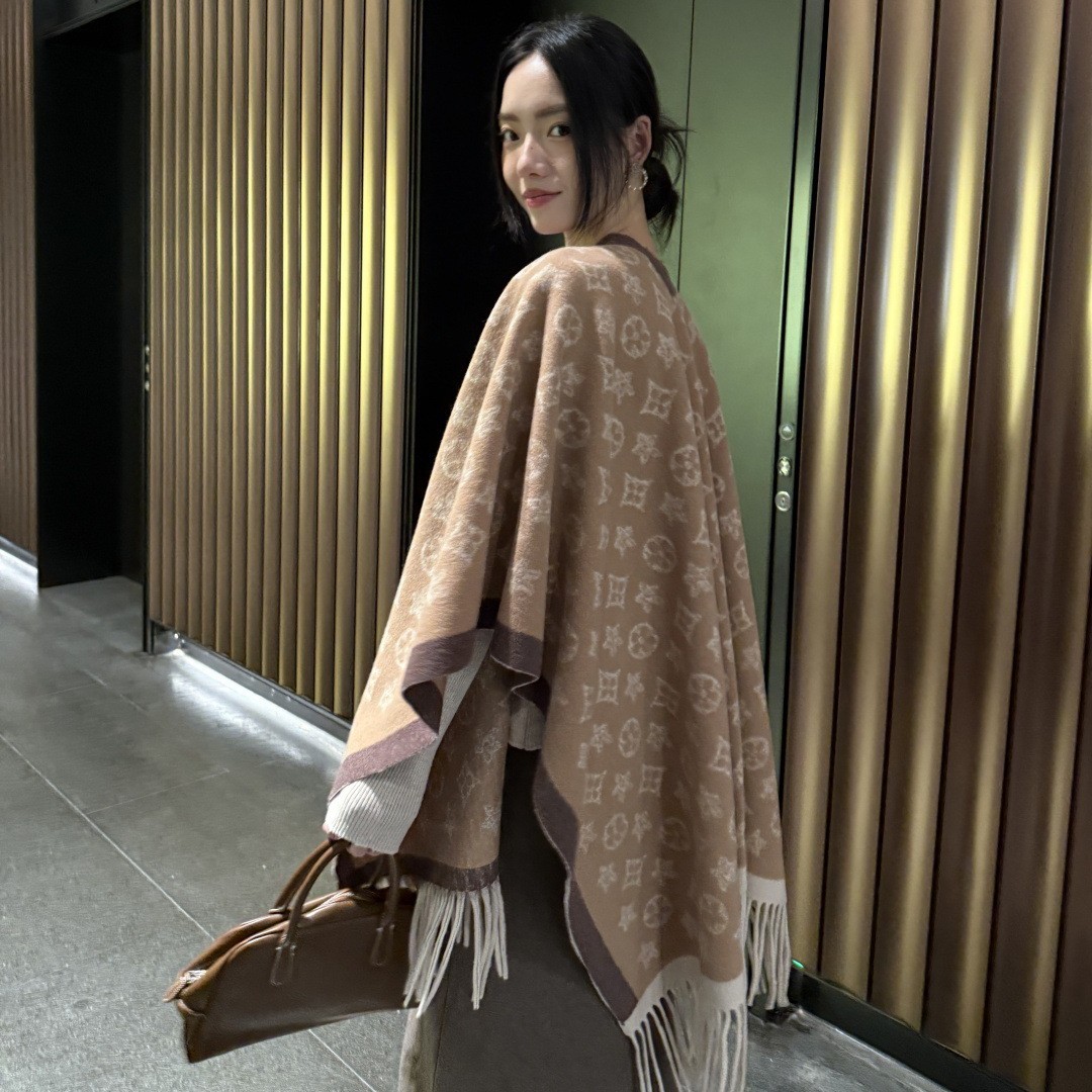 Free shipping Designer Scarves Fashionable luxurious highquality shawl for women versatile scarf for autumn winter thickened warm khaki