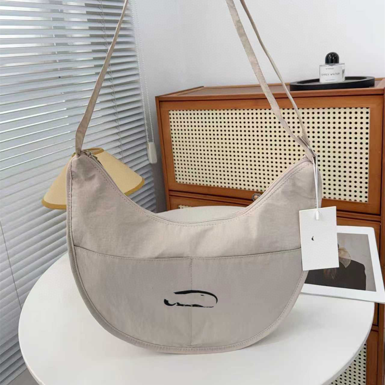 Designer Fashion Lightweight Sports Shoulder Bag New Trendy Crossbody Bag Lightweight Waterproof Travel Leisure Bag