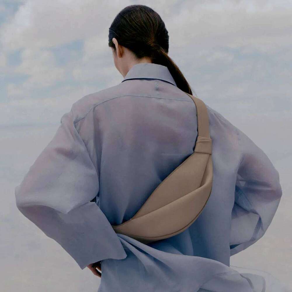 Hot Neyu Smooth Leather Crossbody New Large Capacity Pillow Shaped Personalized Niche Travel Bag