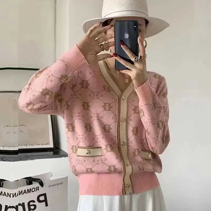 Chic Pink Knitted Cardigan Vintage Print Knit Sweaters Luxury Office Lady Coat Singlebreasted Long Sleeve Tops Vneck CardigansT251027