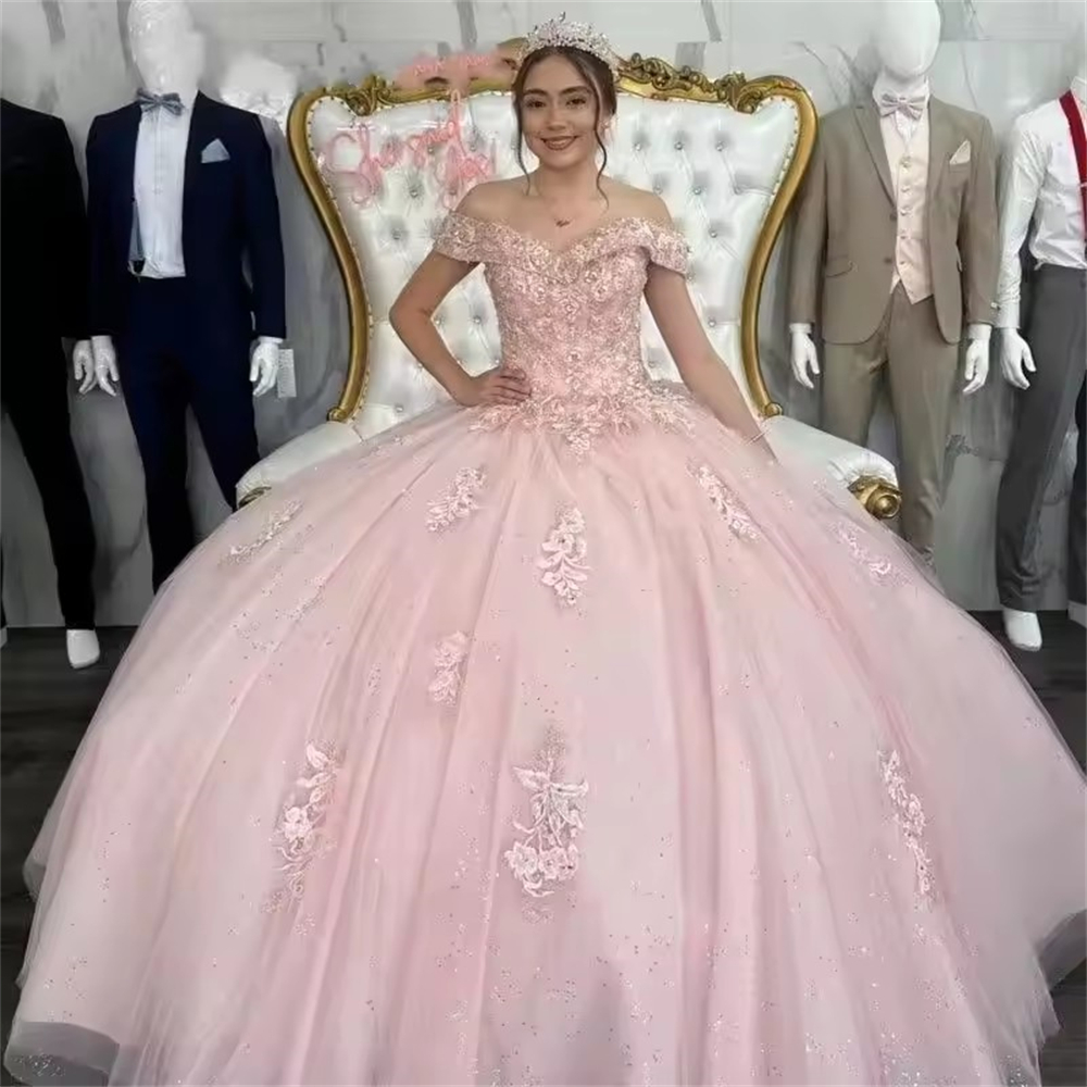 Ball Gown Quinceanera Dresses Pink Glittering Off Shoulder Princess Lace Appliques Plus Size Customized Sweet 15 16 Birthday Party Gowns Vestidos De 1