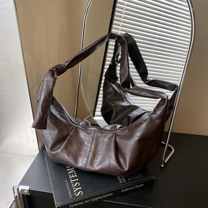 Free shipping designer bag Large Capacity Bag for Women Autumn and Winter New Style Pleated Single Shoulder Crossbody Bag Commuter Dumpling Bag Horn B