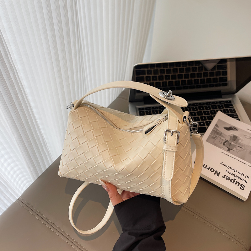Free shipping designer bag Niche Design Handwoven Dumpling Bag Handheld Pillow Bag for Women New Single Shoulder Crossbody Bag