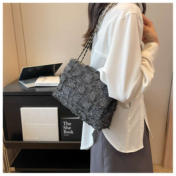 Designer Bags New fashionable and simple crossbody bag, casual single-shoulder bag, retro and simple chain bag