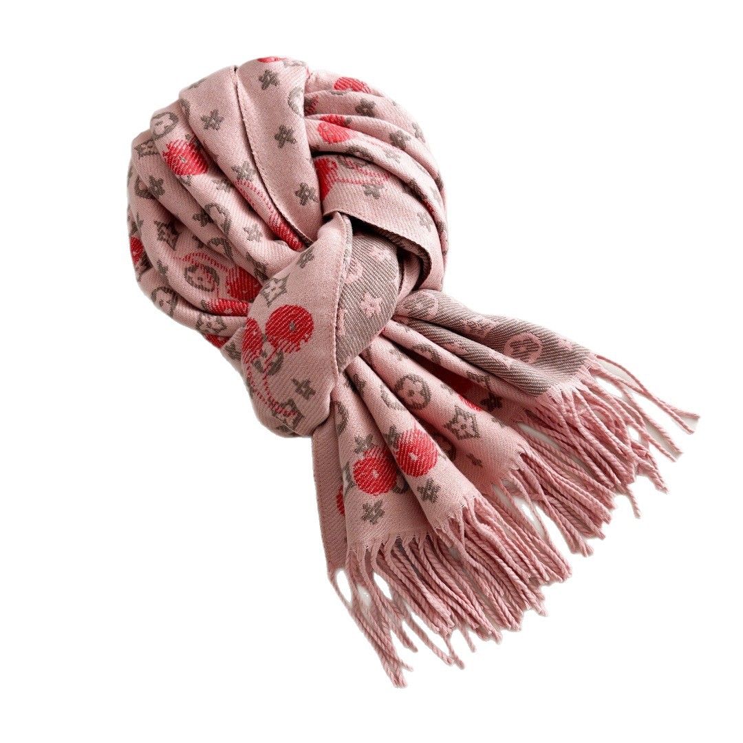Free shipping Designer Scarves High quality autumn winter new scarves warm scarves versatile shawls fashionable light luxury scarves