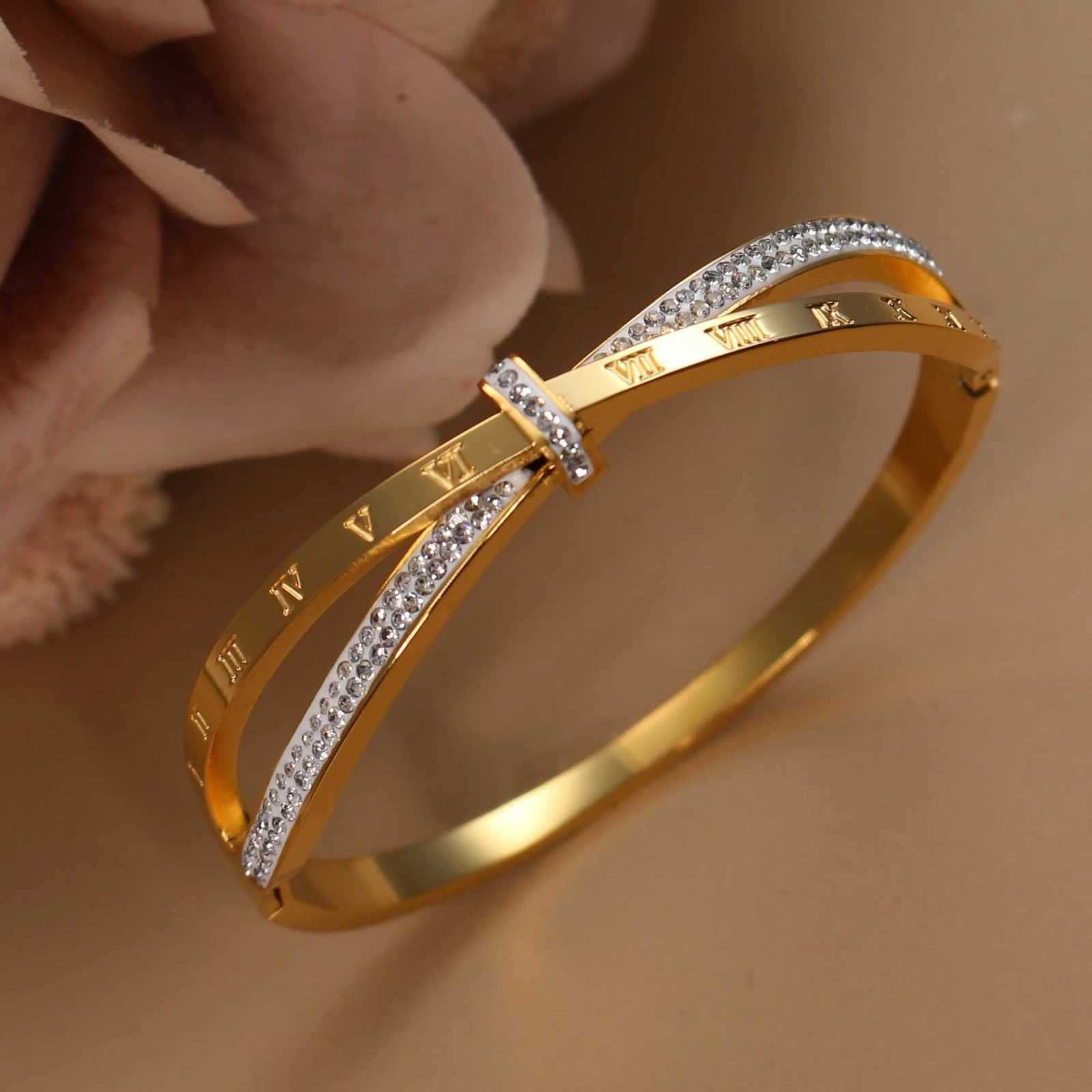 XB072 Charm Stainss Steel Jewelry Crystal Bracets Cross Ran Numerals Bang For Wens Who Love Gifts WhosaW251027