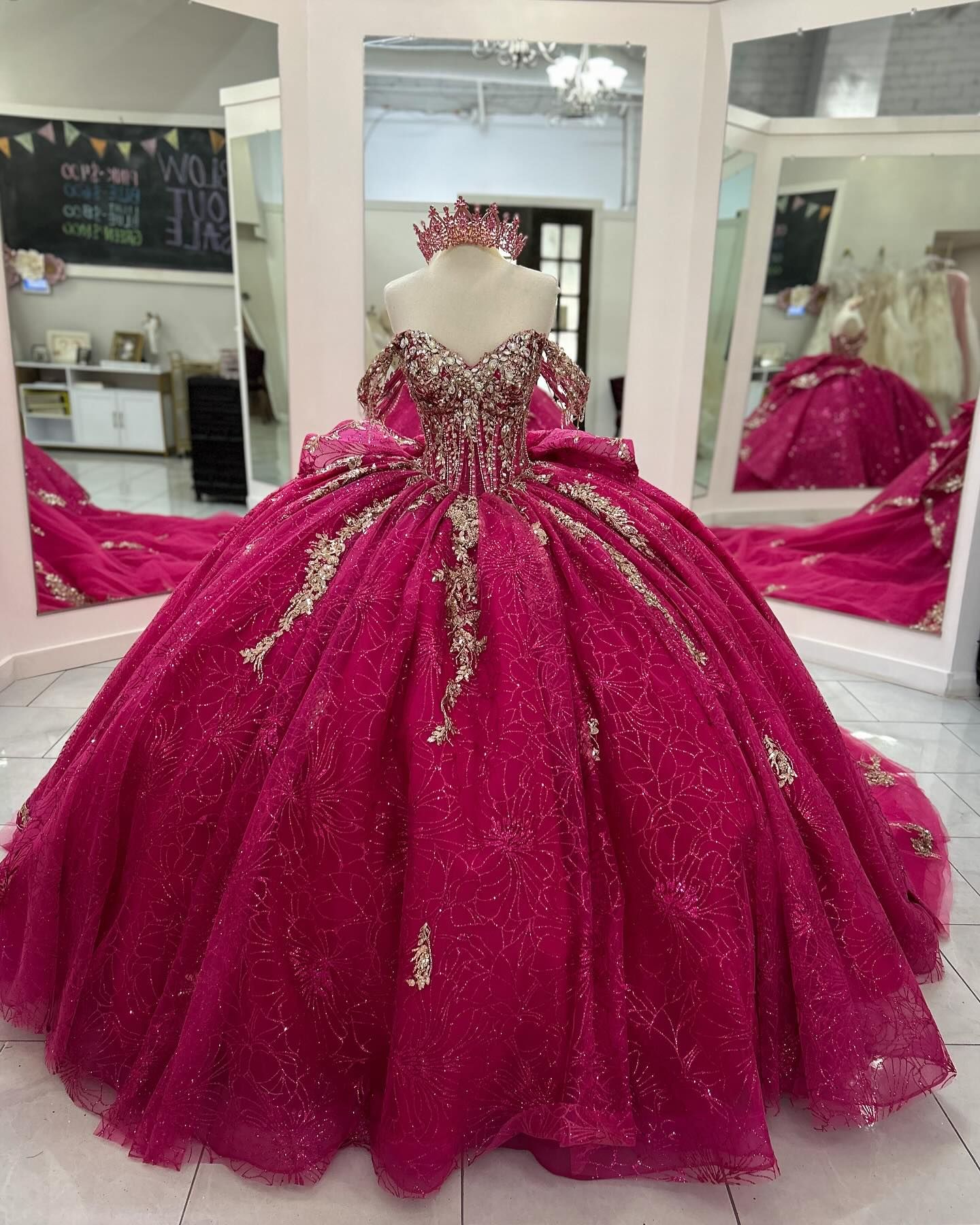 Stunning Crystals Ball Gown Quinceanera Dresses Sequined Prom Gowns Appliqued Off The Shoulder Necke Tulle Sixteen Sweet 15 Masquerade Dress