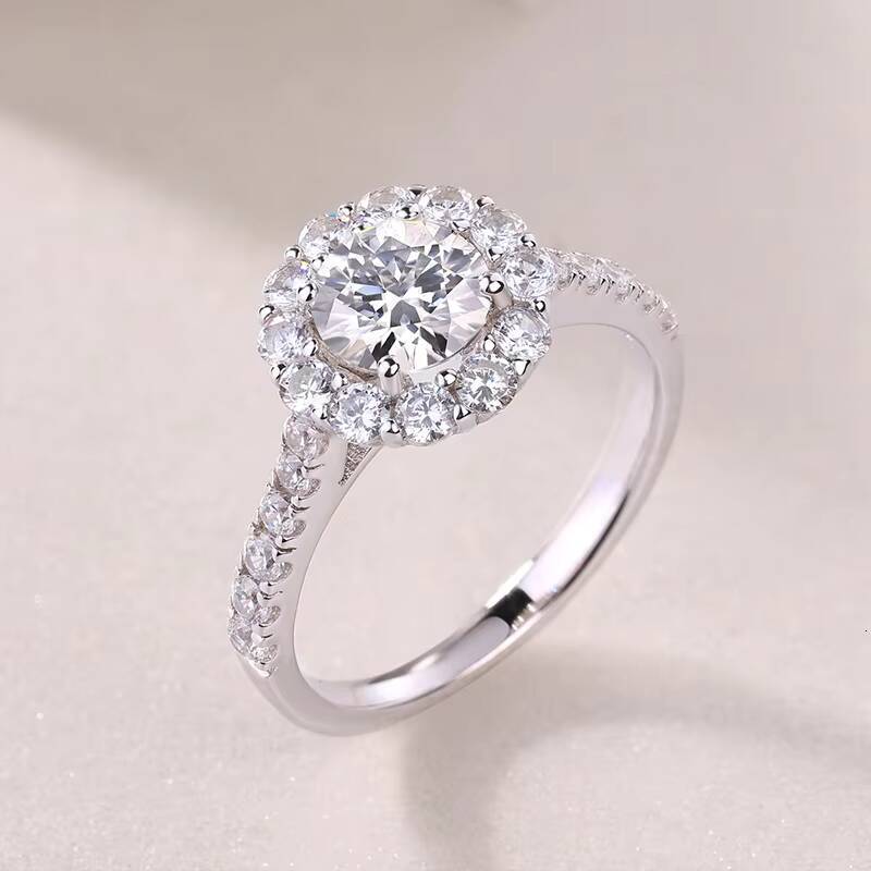 Romantic Diamond Ring Sparkling Moissanite Stone with Accent Moissanite Jewelry Elegant 925 Silver Wedding Moissanite Ring